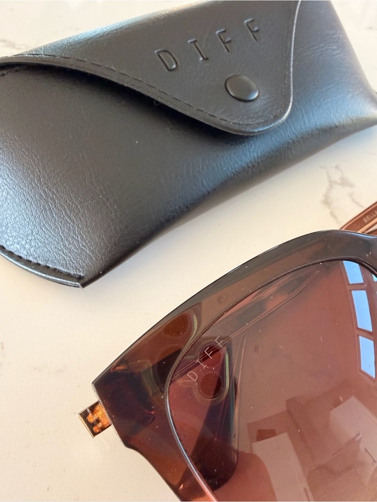 DIFF Bella Polarized Oversized Amber & Gold Sunglasses main image 4